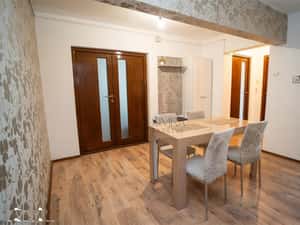 Apartament cu 3 camere, Rogerius