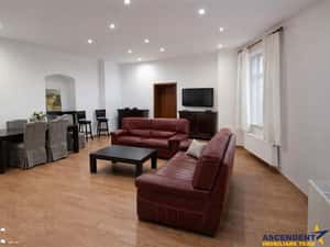 Rezidenta 4 camere,in farmec istoric, vedere Tampa,cu beci si pod,Cent