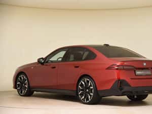 BMW 540 DRAGON FIRE RED METALLIC — miniatura 3