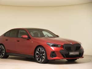 BMW 540 DRAGON FIRE RED METALLIC — miniatura 4