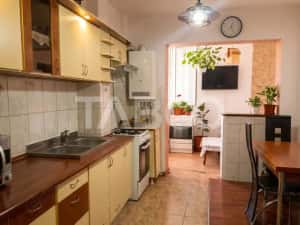 Apartament decomandat 3 camere 2 bai etaj 3 balcon zona buna Cisnadie