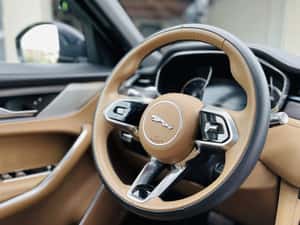 Jaguar F-Pace D200 AWD Diesel Mild Hybrid — miniatura 6