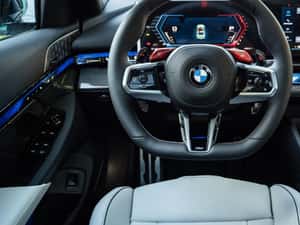BMW M5 Sedan (G90) Automată 727 HP Hibrid (B/E) — miniatura 6