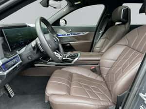 BMW 740 Berlină Diesel Second-hand 27.788 km — miniatura 2