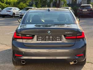 BMW Seria 3 330e Plug-in Hybrid Advantage — miniatura 4