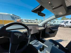 Tesla Model Y Second-Hand - 14.500 km - 38.957 EUR — miniatura 4