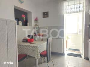 Apartament 55 mp 3 camere etaj 3 balcon pivnita Piata Noua Cisnadie — miniatura 4