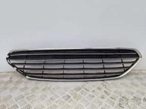 Grila inferioara cu defect Ford Fiesta 6 MK7