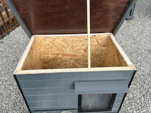 Cusca câine acoperiș plat, izolată complet + accesorii incluse — miniatura 2