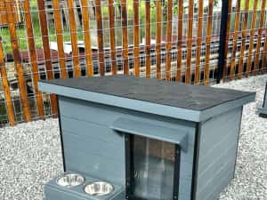 Cusca câine acoperiș plat, izolată complet + accesorii incluse — miniatura 3