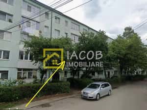 Apartament cu 3 camere, etajul 1, str. Micov, Bacau — miniatura 3