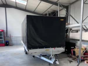 Remorca Humbaur 2 axe , cu prelata si obloane demontabile ! — miniatura 9