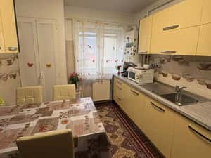 Se vinde apartament spațios și luminos pregătit pentru mutare imediată — miniatura 1