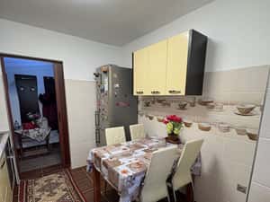 Se vinde apartament spațios și luminos pregătit pentru mutare imediată — miniatura 3