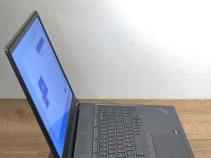 Lenovo ThinkPad P16 Gen2 OLED i9-13950HX 32GB RTX4000 12GB 1TB SSD — miniatura 5