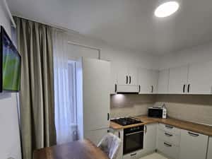 Apartament cu o camera, decomandat, etaj 5, 41mp, 400 euro — miniatura 3