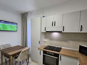 Apartament cu o camera, decomandat, etaj 5, 41mp, 400 euro — miniatura 4