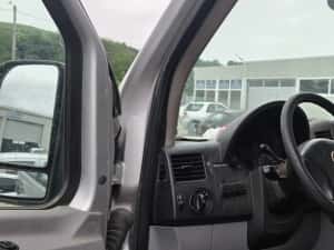 Vw crafter 25 tdi punte dublă cat B. (BATE MOTORU).2999 euro. — miniatura 7
