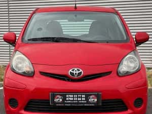 Vand Toyota Aygo 1.0 Benzina 2014 înmatriculată RO impecabila posibilitate rate / leasing / finantare urgent — miniatura 3