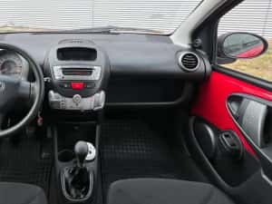 Vand Toyota Aygo 1.0 Benzina 2014 înmatriculată RO impecabila posibilitate rate / leasing / finantare urgent — miniatura 4