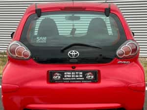 Vand Toyota Aygo 1.0 Benzina 2014 înmatriculată RO impecabila posibilitate rate / leasing / finantare urgent — miniatura 8