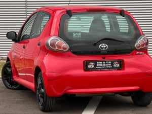 Vand Toyota Aygo 1.0 Benzina 2014 înmatriculată RO impecabila posibilitate rate / leasing / finantare urgent — miniatura 9