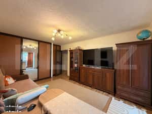 Apartament 2 Camere decomandat in Bloc Monolit, zona Craiovita Materna — miniatura 2