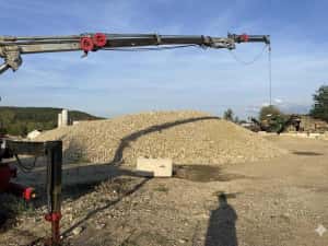 man cu macara , macara pe camion, macara constructii, camion macara, — miniatura 5