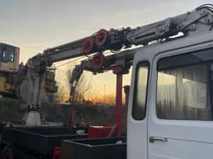 man cu macara , macara pe camion, macara constructii, camion macara, — miniatura 10