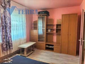 Închgiriez  garsonieră parter- zona Dispensar.