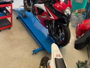 Suzuki Gsxr 600 cm k7 — miniatura 2