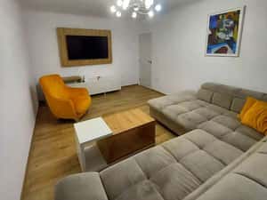 Închiriez apartament cu 2 camere renovat complet