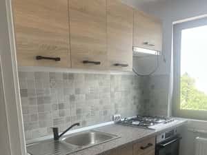 Câmpina - ap. 2 cam renovat/mobilat modern - 350 Euro/Luna