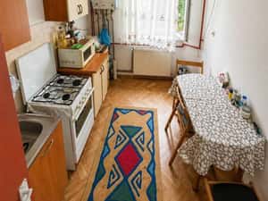 Apartament 2 camere Centru, etaj 2, boxa — miniatura 1
