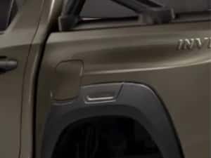 Overfender Toyota Hilux Invincible 2024