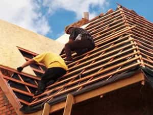 Acoperisurii Bilka Reparatii Montaj Dulgherie Vopsim Tabla Izolați — miniatura 6