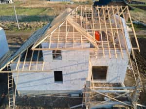 Acoperisurii Bilka Reparatii Montaj Dulgherie Vopsim Tabla Izolați — miniatura 7