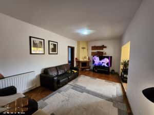 De vanzare Apartament 4 camere, zona Caroline.