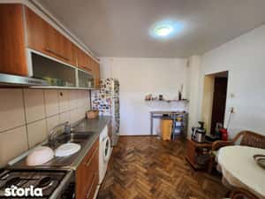De vanzare Apartament 4 camere, zona Caroline. — miniatura 6