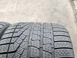2 anvelope iarna ca si noi PIRELLI 295/30/20 dot 2019 pret per bucata — miniatura 9