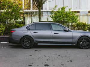 BMW 750 Hibrid Plug-in 2023 — miniatura 7