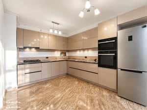 Proprietar 3 camere bucătărie mob+utilată 82 mp + 1 parcare subterană — miniatura 1