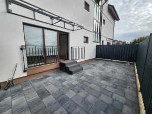 Vand apartament cu o curte proprie de 18 m COMISION ZERO  — miniatura 1