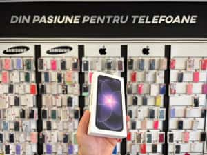 Iphone 17e / Black / sigilat / DeluxGSM