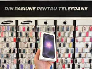 Iphone 17e / Black / sigilat / DeluxGSM — miniatura 3