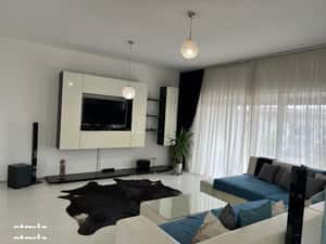 Inchiriez apartament  4 canere