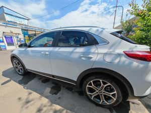 Kia Xceed - Plug In Hibrid an 2022 — miniatura 3