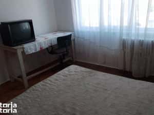 Inchiriez 1 camera central Arad