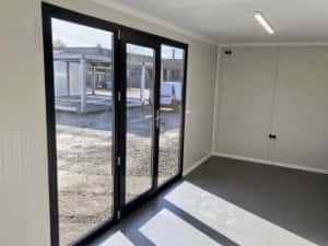 Container containere birou vitrina cafenea coffe shop parc auto — miniatura 7