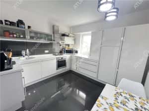 Apartament 3 camere mobilate utilate 2 bai pivnita zona Turnisor Sibiu — miniatura 8